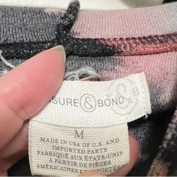 Treasure Bond size Med hoodie - Picture 4 of 8